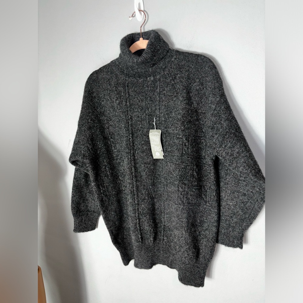 Woolmark Men’s Knitted Sweater 100% Pure New Wool Gray Fits M/L Warm